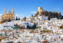 Thị trấn Trắng xinh đẹp ở Tây Ban Nha